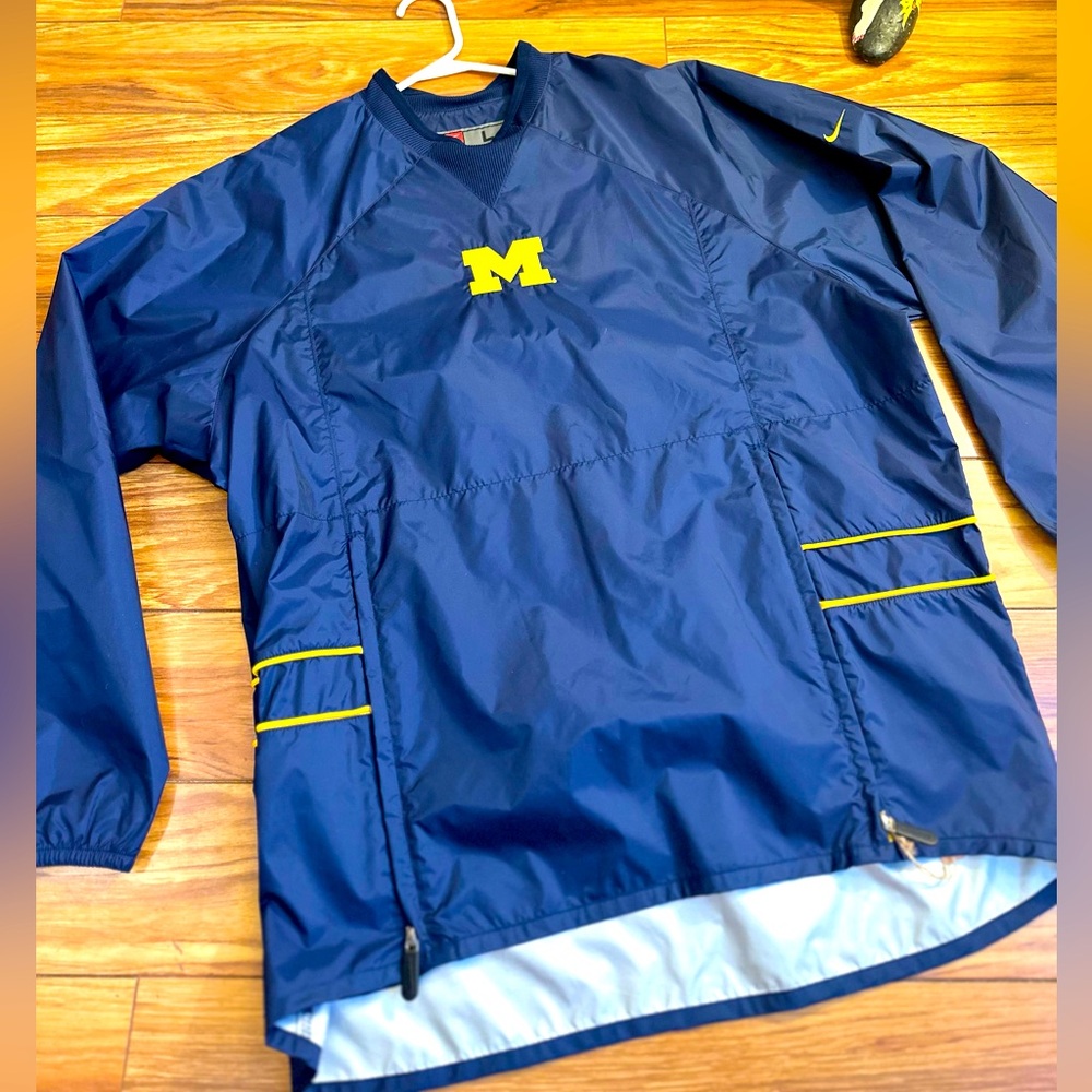 Vintage RARE Nike Team Michigan Windbreaker Blue Pullover Center M emblem Y2K